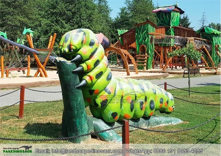 Large Insect Sculpture with Movements Large Insect Sculpture with Movements